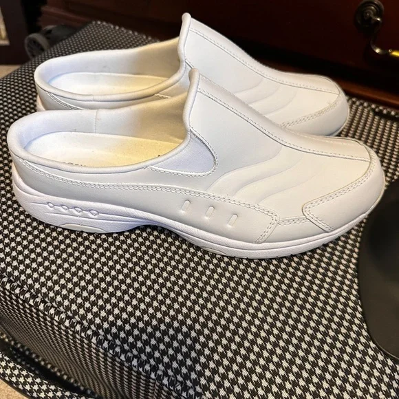 Easy Spirit Women's Leather Mules in White Style Name “Tour Guide” - Picture 2 of 5